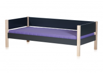 Massief houten bedbank Athletic beuk met gelakte hoekpalen en antraciet grijze panelen