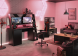 Game bureau aXyon met LED-strip in een ingerichte tienerkamer